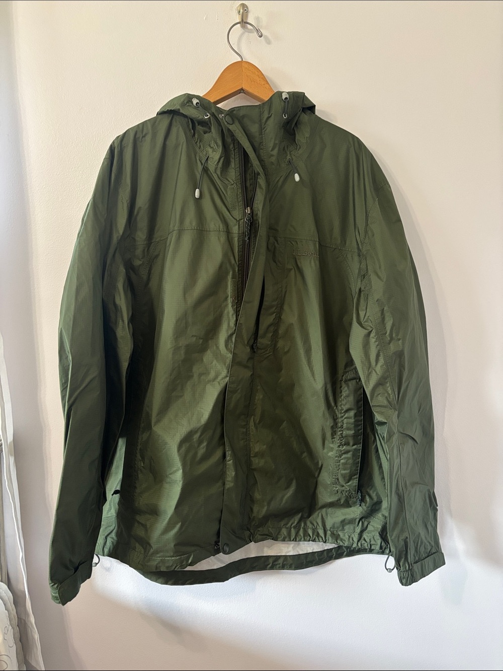 L.L. Bean Men's Hooded Olive Green Windbreaker